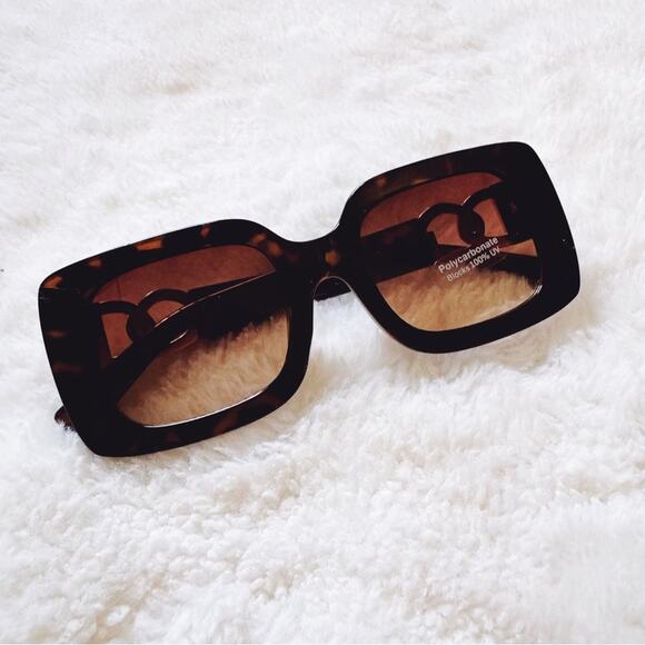 Camille Tortoise Brown Oversized Square Sunglasses - Picture 3 of 11